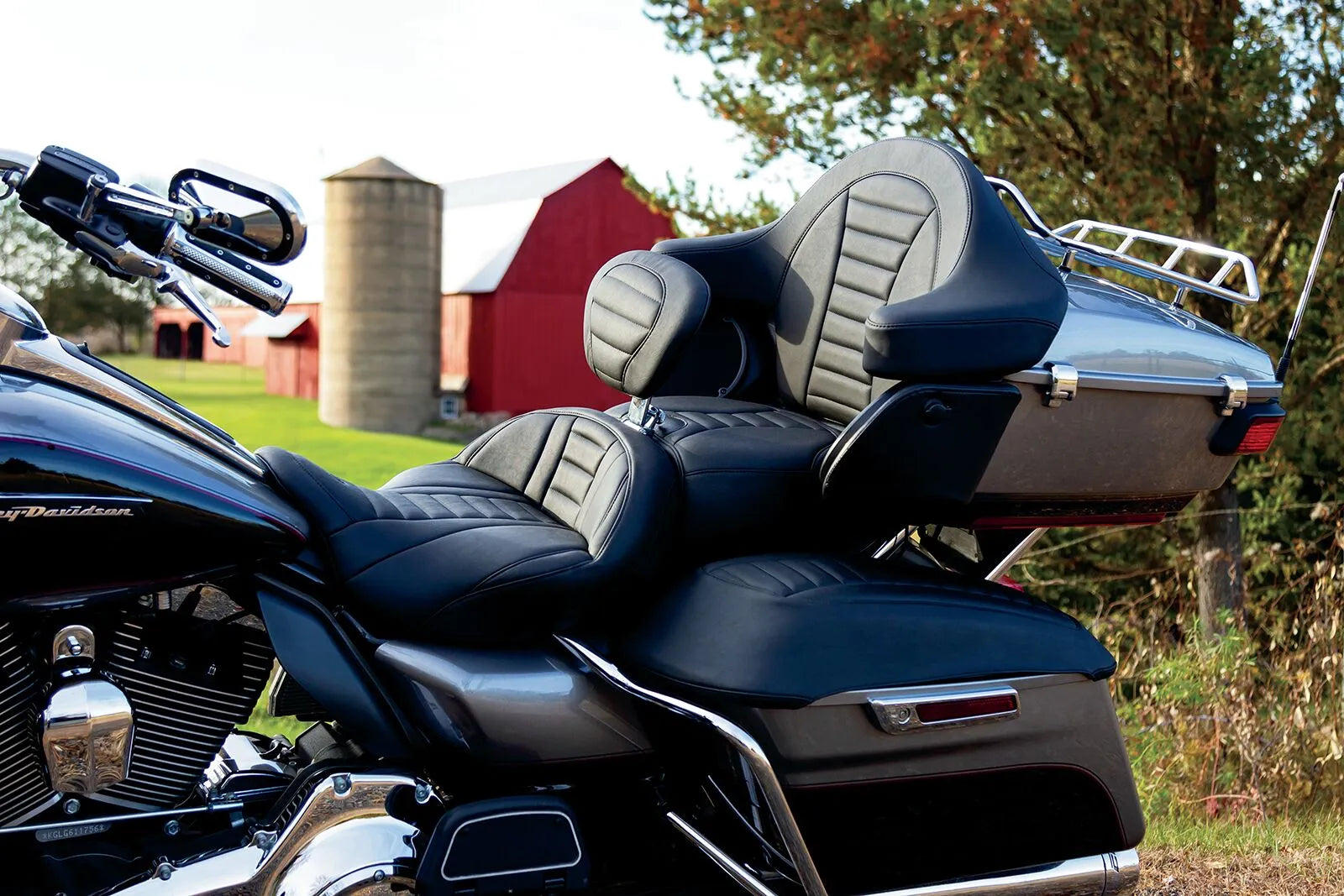 Mustang One-piece Deluxe 2-up Touring Seat - For Harley Davidson