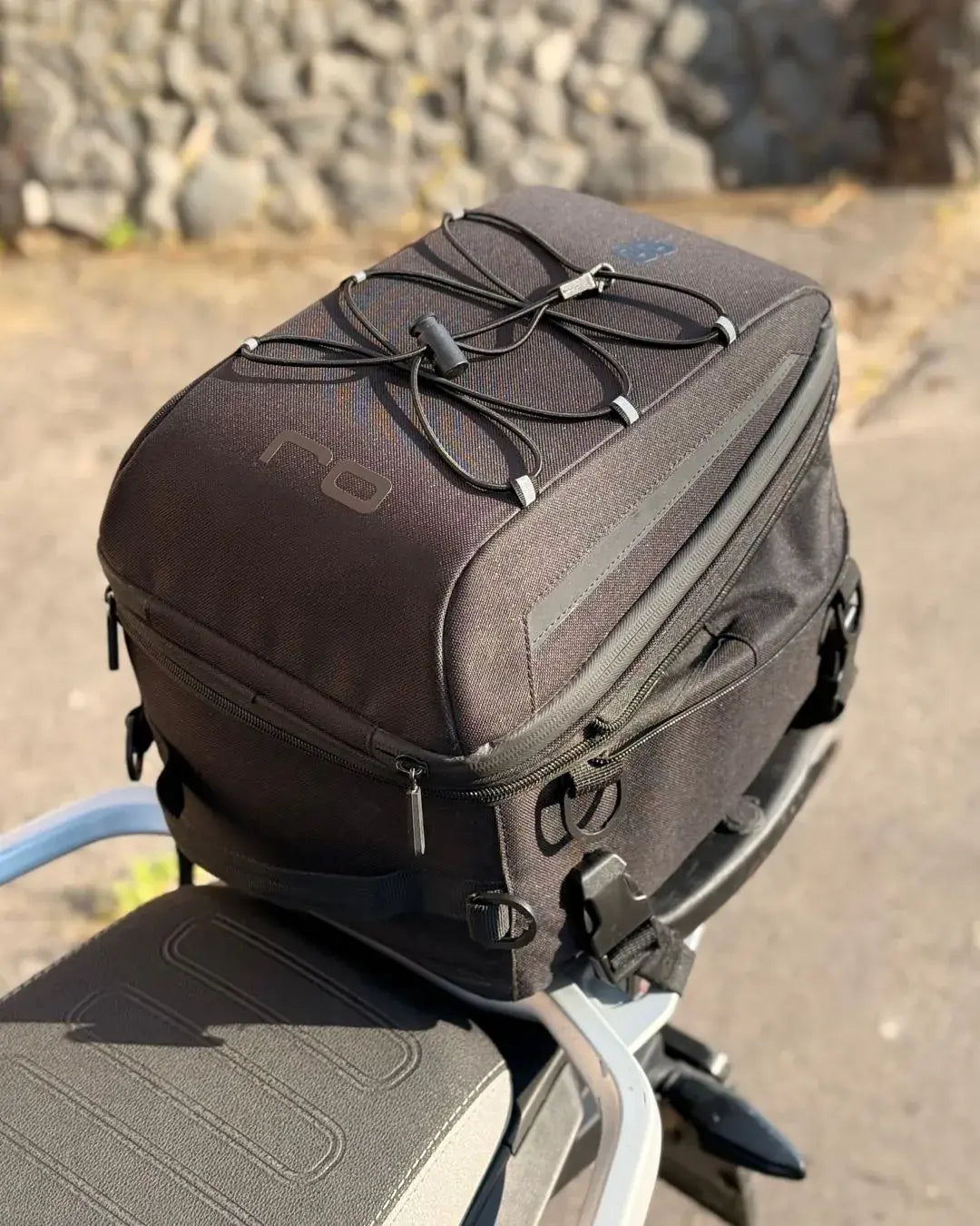 OJ ATMOSFERE METROPOLITANE s.r Rear Plus Tail Bag 11-19L Black