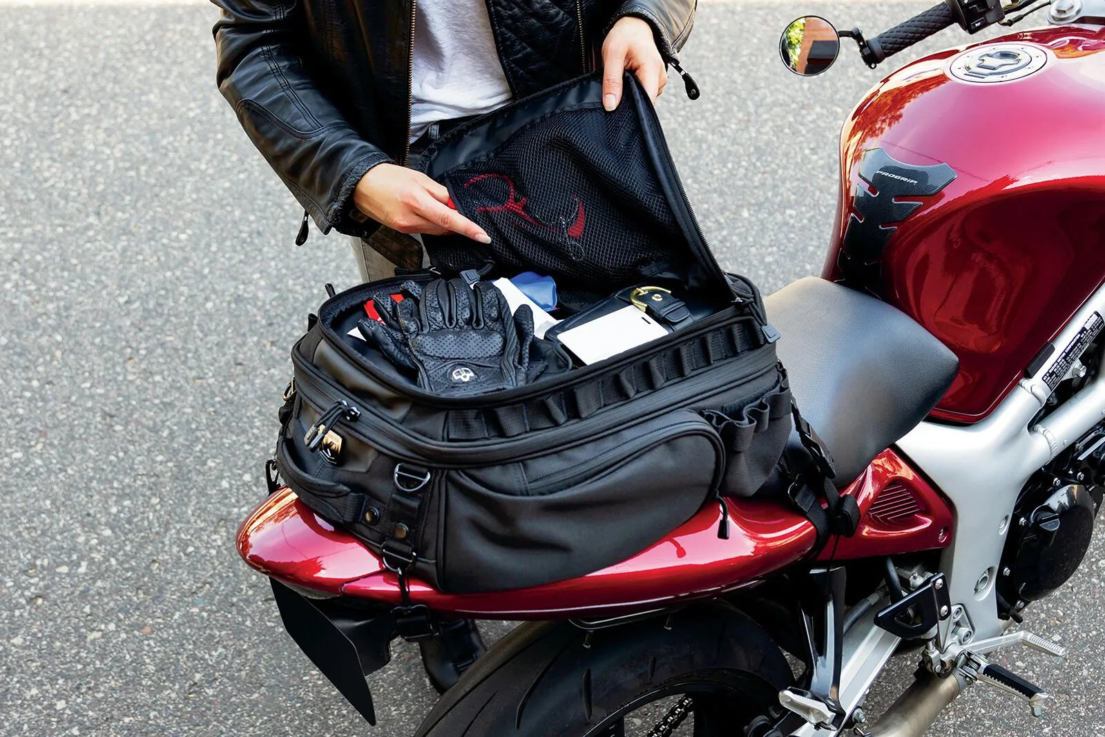Kuryakyn Momentum Roamer Tail Bag - 30.5 Liters