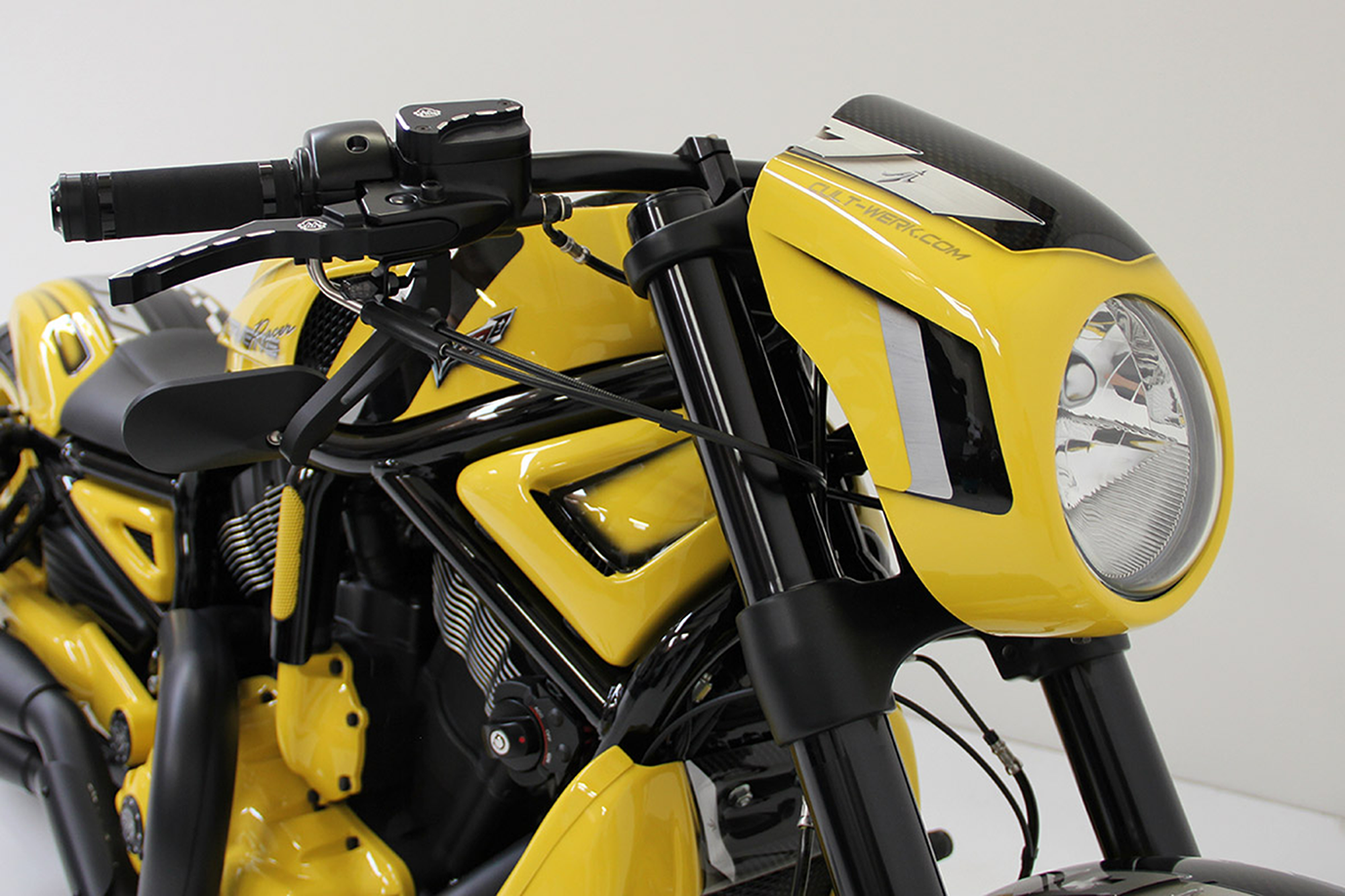 Cult-Werk Headlight Mask V-Rod – Windshield