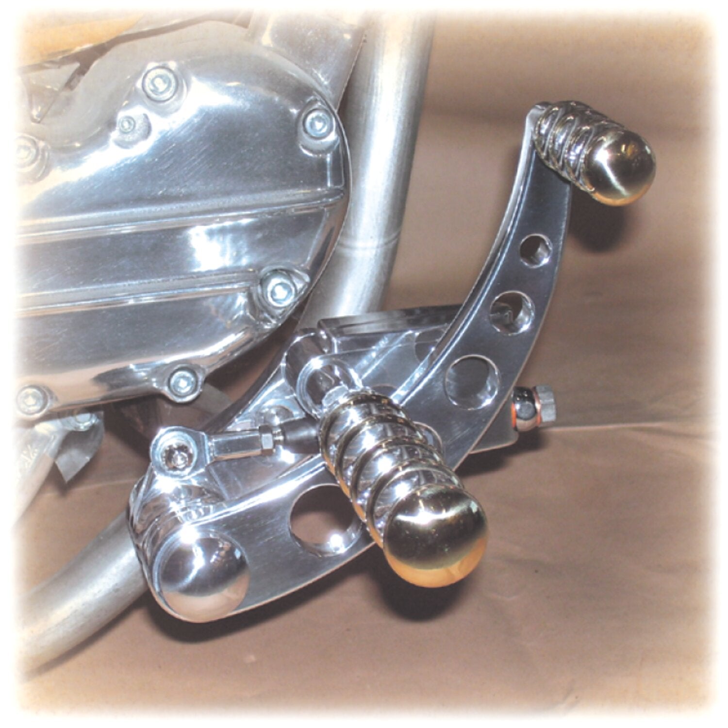 Kustom Tech K-Tech Vintage Style forward controls - Polished & brass