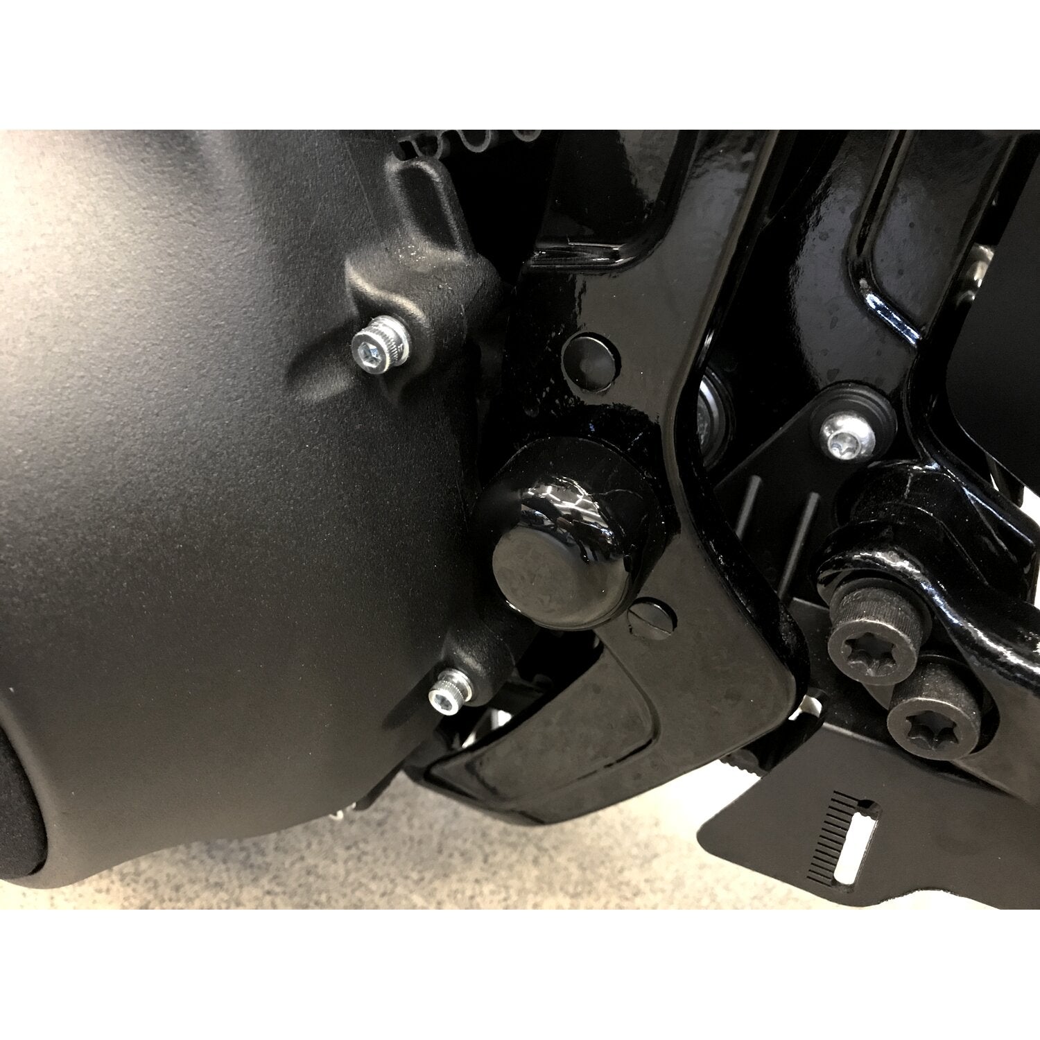 Killer Custom swingarm axle cover set - Gloss black