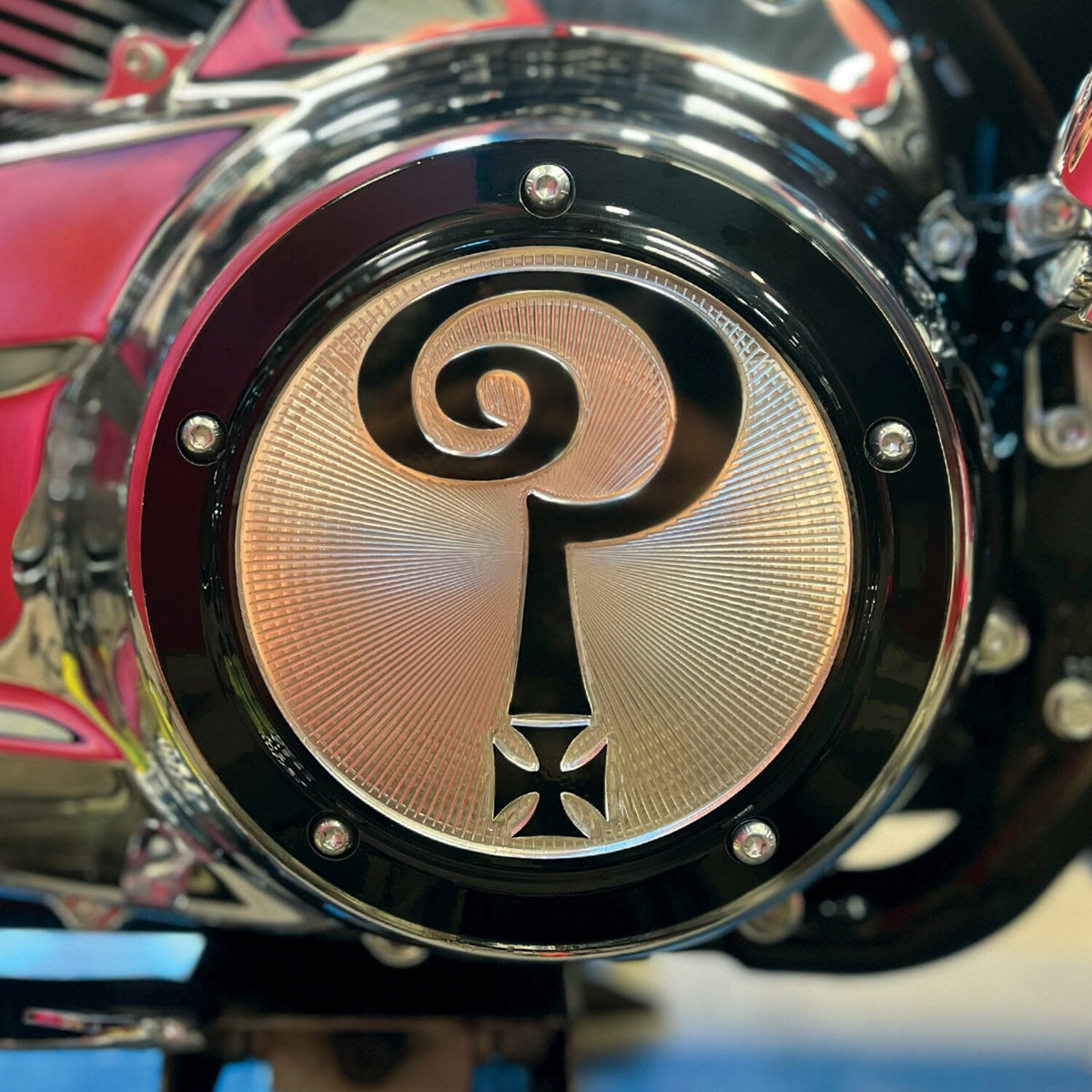 Indian Larry Motorcycles Indian Larry 'Question Mark' derby cover - Gloss black/clear