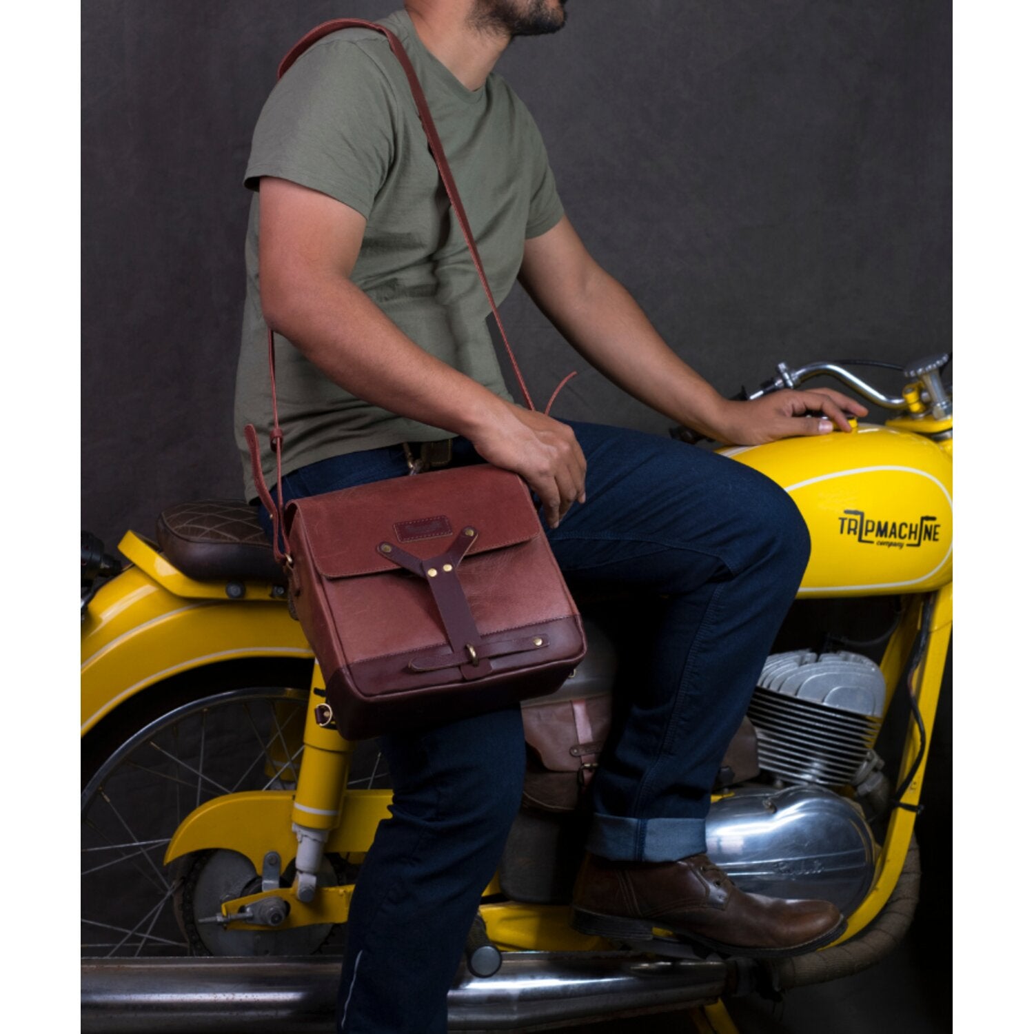 Trip Machine Messenger bag - Cherry Red