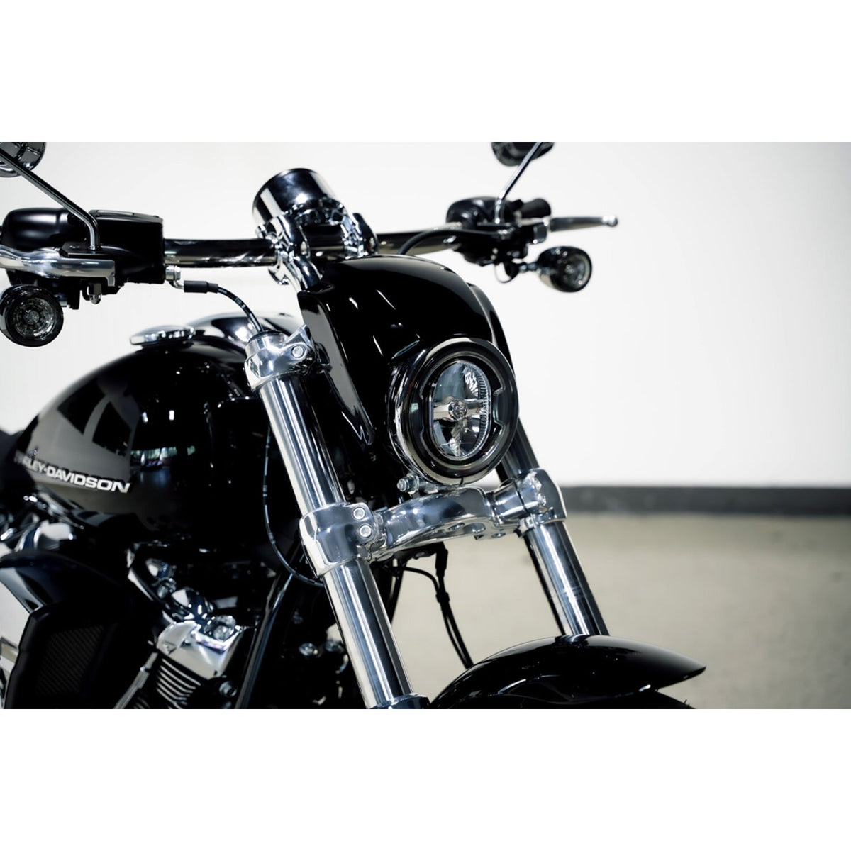 Cult-Werk FXBR headlamp mask 'V-Rod style' - Gloss black