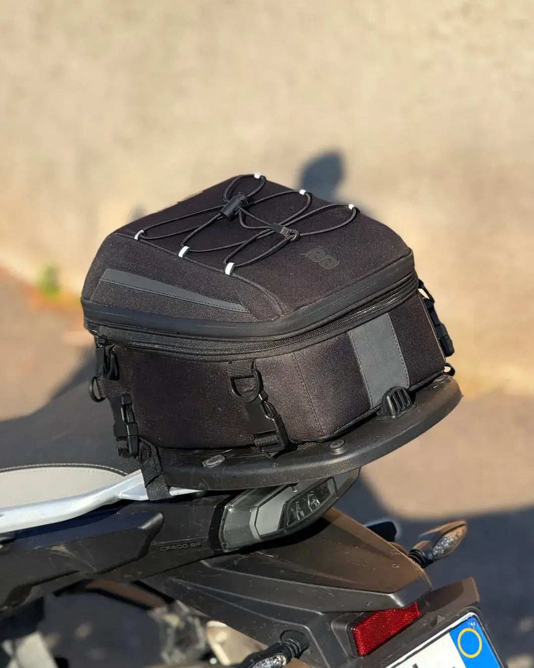 OJ ATMOSFERE METROPOLITANE s.r Rear Plus Tail Bag 11-19L Black