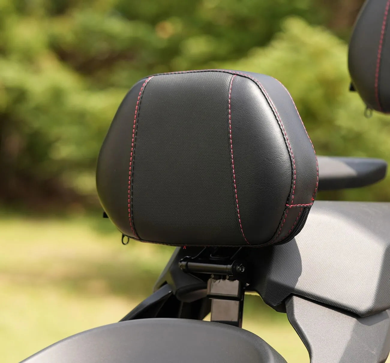 Show Chrome Grande Backrest For Can-am - For CAN AM (BRP)