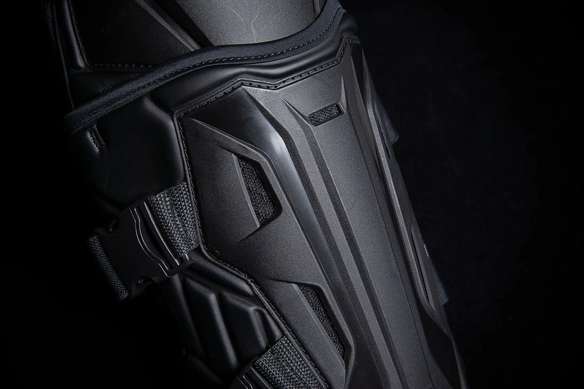 Icon Field Armor 3 Knee Protectors Black