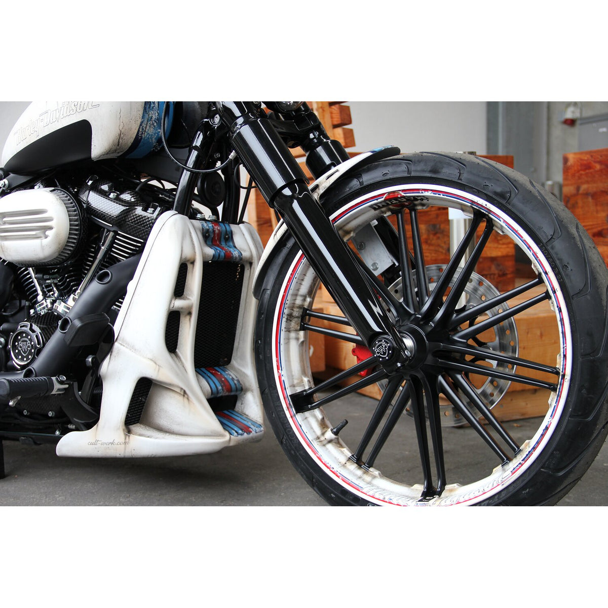 Cult-Werk radiator cover 'Racing' - Gloss black
