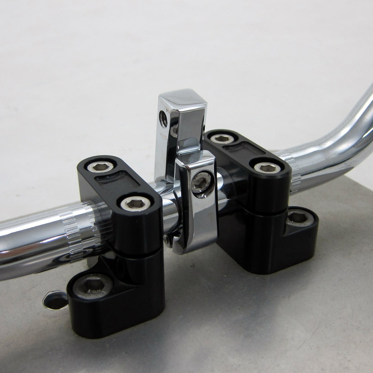 Daytona universal bracket - Side-mount - 7/8" ID - M8 thread