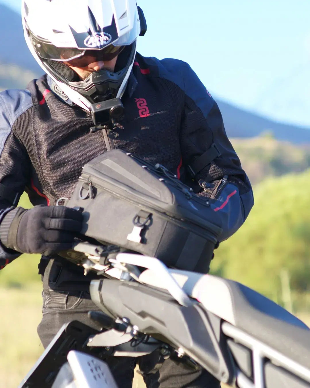 OJ ATMOSFERE METROPOLITANE s.r Rear Plus Tail Bag 11-19L Black