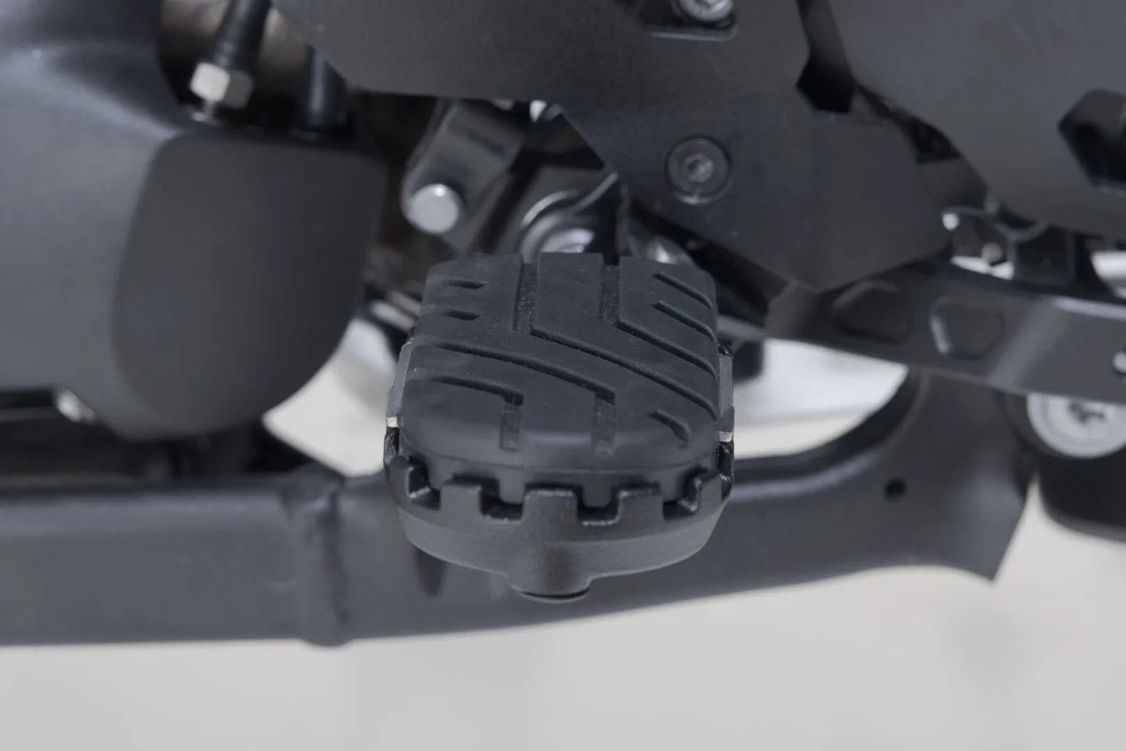 Sw-motech Ion Footrest Kit - Adjustable Black