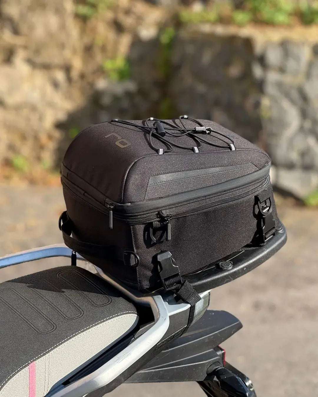 OJ ATMOSFERE METROPOLITANE s.r Rear Plus Tail Bag 11-19L Black