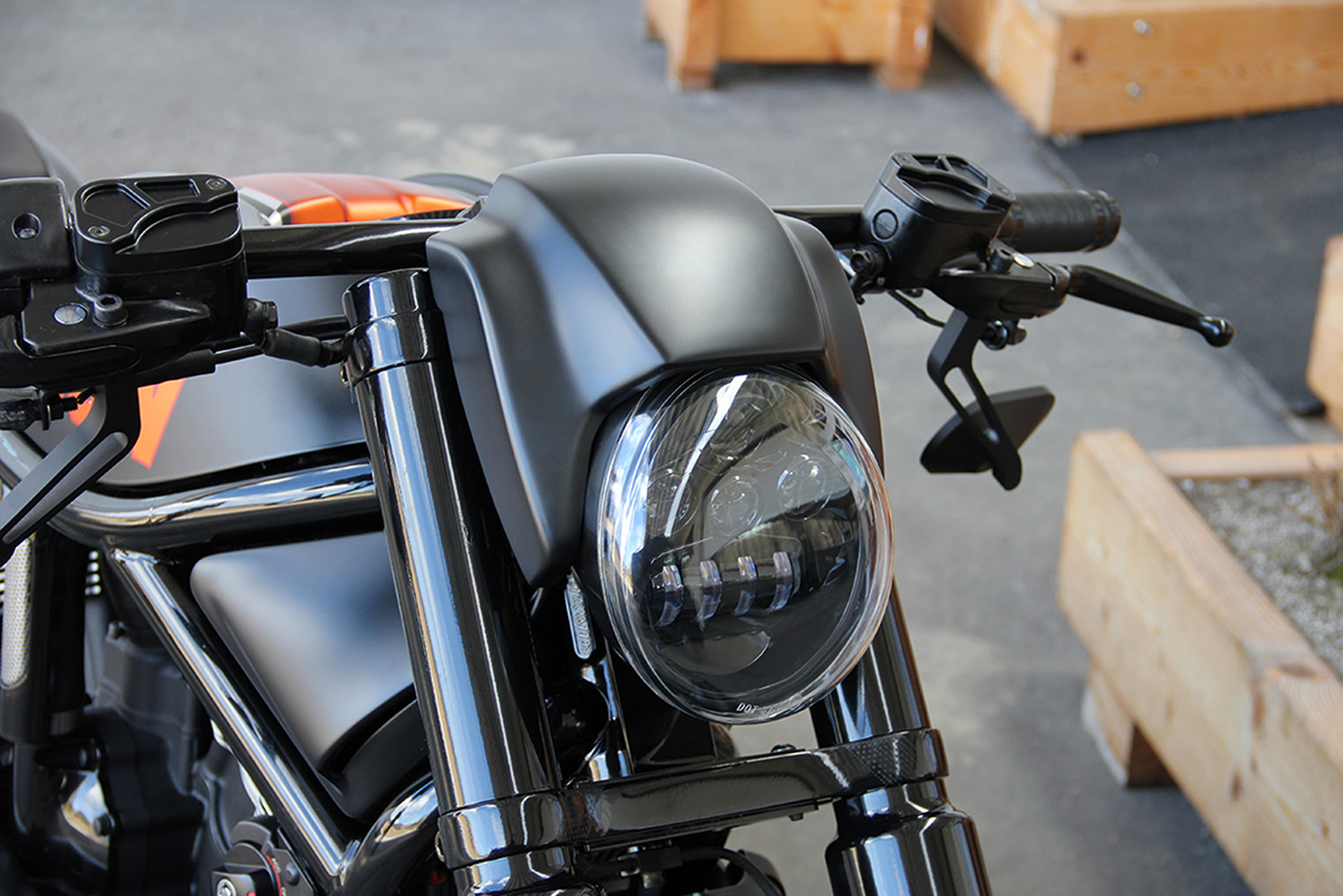 Cult-Werk Headlight Mask V-Rod – Windshield