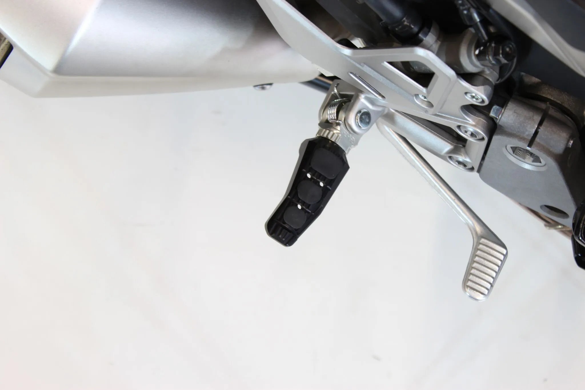 Gilles Tooling Uf20 Footpegs - Silver Aluminum Footrests