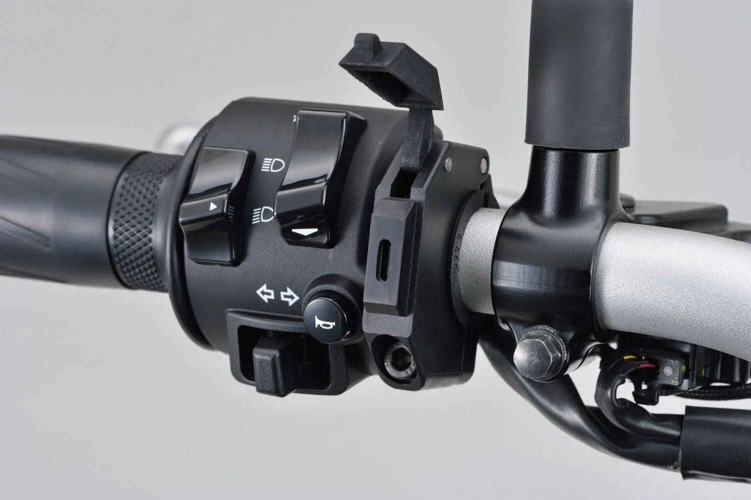 Daytona Motorcycle USB Charging Port