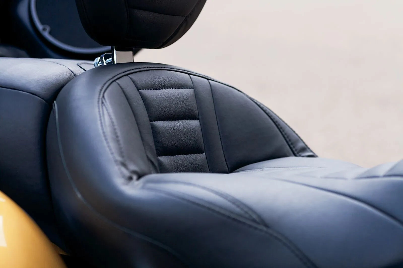 Mustang One-piece Deluxe 2-up Touring Seat - For Harley Davidson