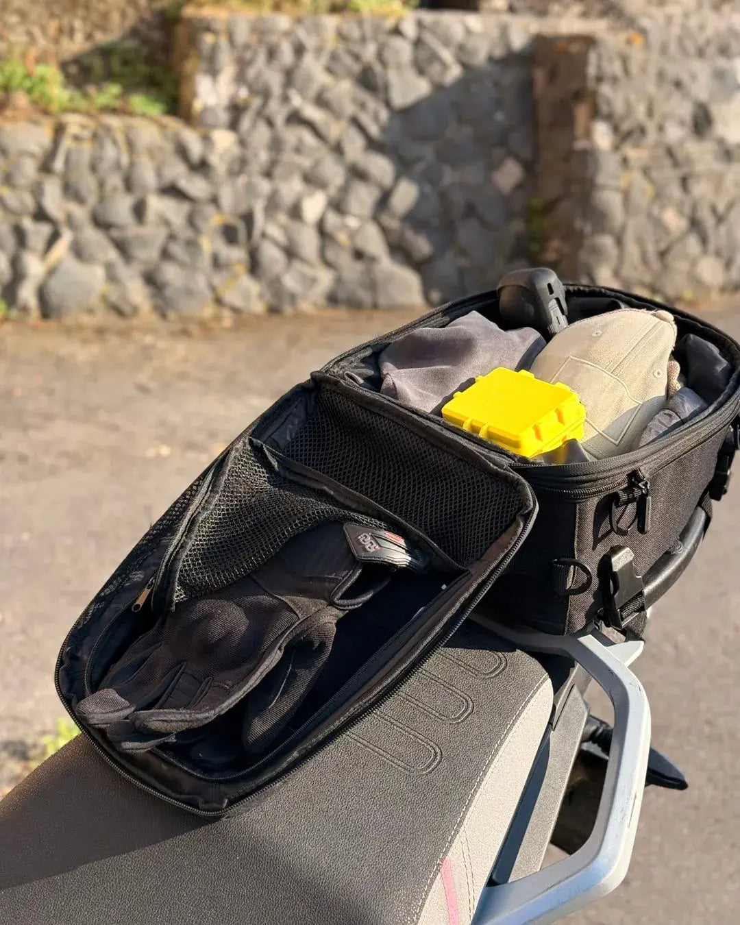 OJ ATMOSFERE METROPOLITANE s.r Rear Plus Tail Bag 11-19L Black